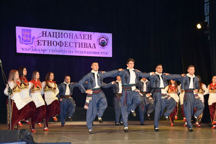 Над 400 участници събра деветият национален етнофестивал в Кърджали