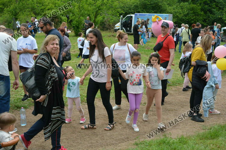 „Здравей, лято!“ забавлява децата за десети път с песни, танци и занаяти на открито