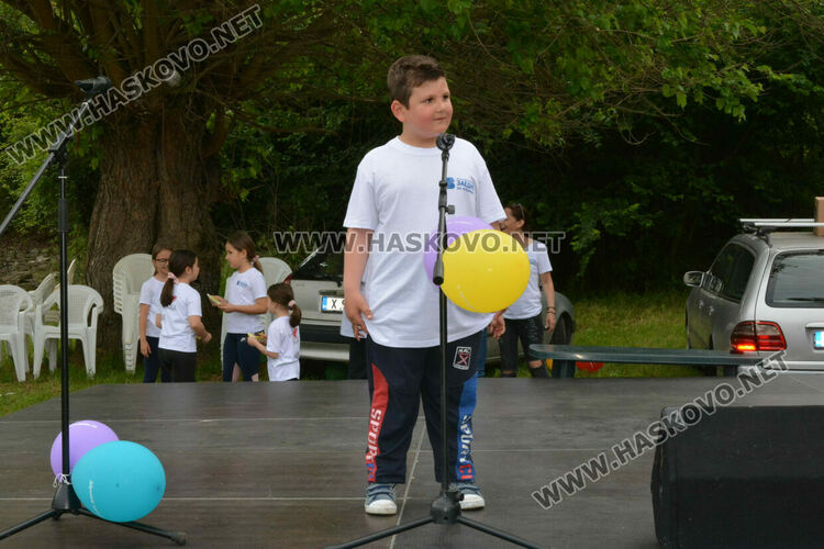 „Здравей, лято!“ забавлява децата за десети път с песни, танци и занаяти на открито