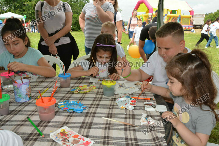 „Здравей, лято!“ забавлява децата за десети път с песни, танци и занаяти на открито