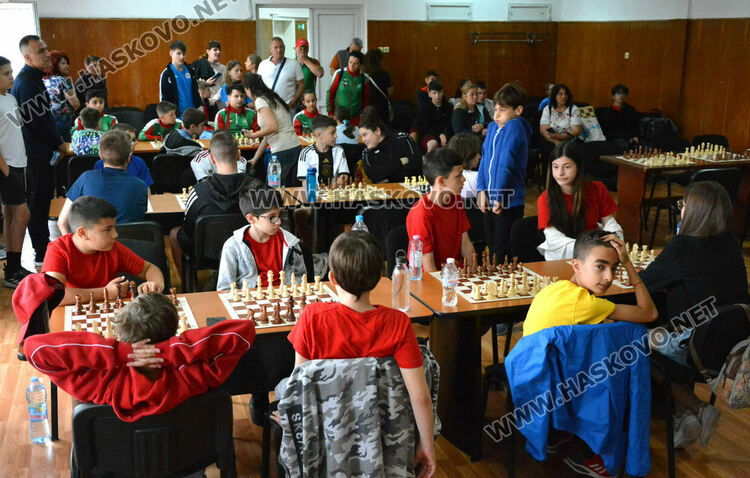 Шахматисти от 5 до 7 клас на финалите на ученическите игри в Хасково