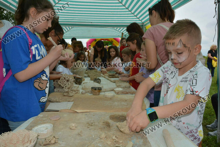 „Здравей, лято!“ забавлява децата за десети път с песни, танци и занаяти на открито