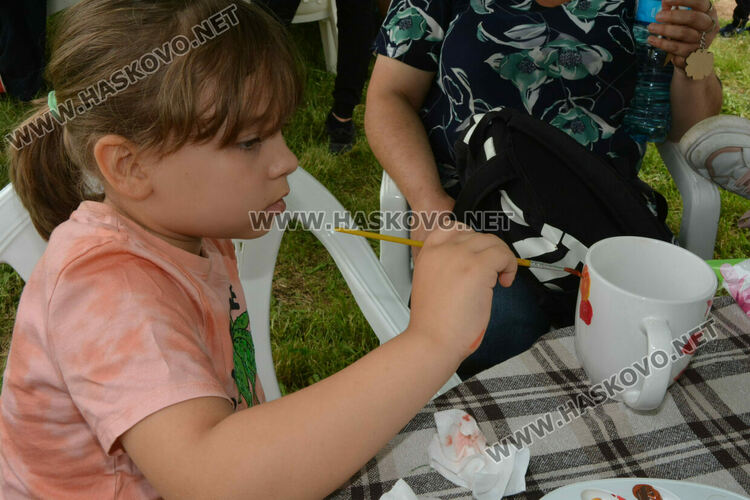 „Здравей, лято!“ забавлява децата за десети път с песни, танци и занаяти на открито