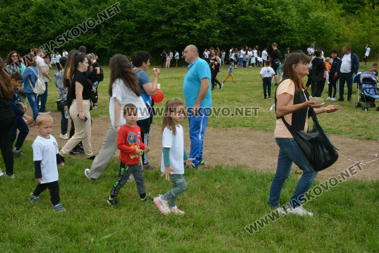 „Здравей, лято!“ забавлява децата за десети път с песни, танци и занаяти на открито