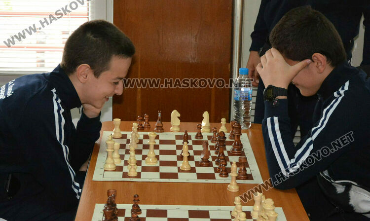 Шахматисти от 5 до 7 клас на финалите на ученическите игри в Хасково