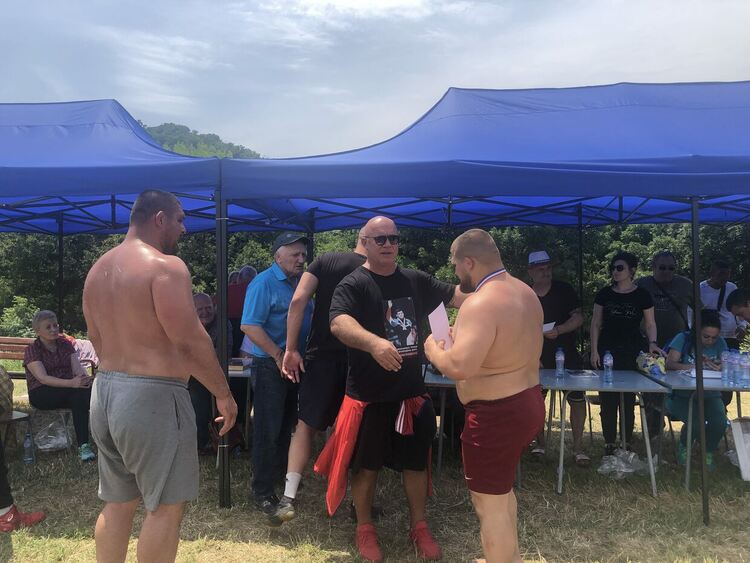 Георги Иванов със „Златна огърлица“ от турнира по борба край Тополовград