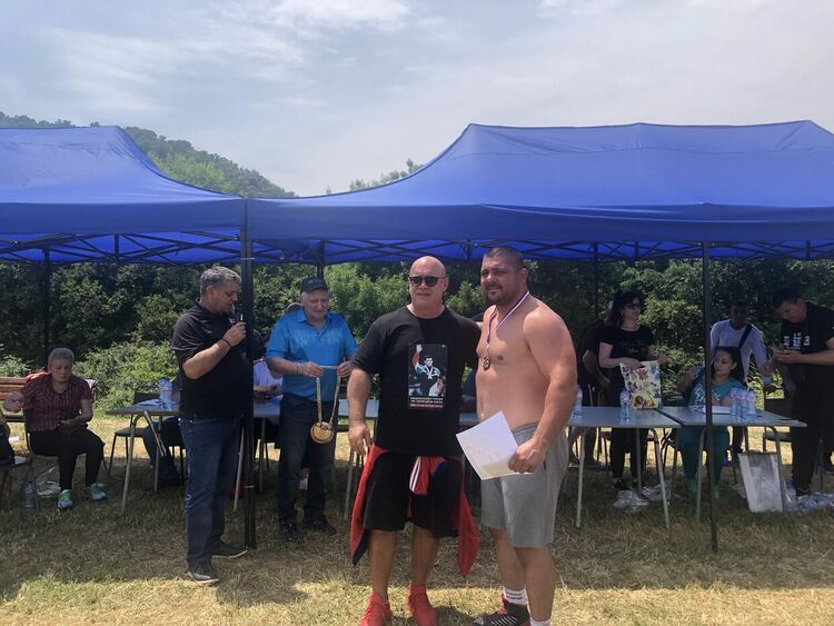 Георги Иванов със „Златна огърлица“ от турнира по борба край Тополовград