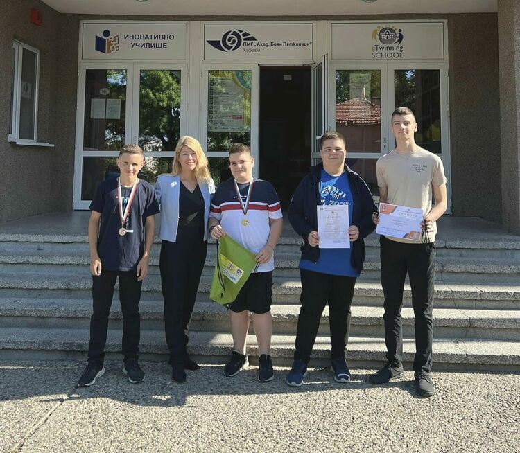 Медали за възпитаниците на ПМГ-Хасково от Олимпиадата по информатика
