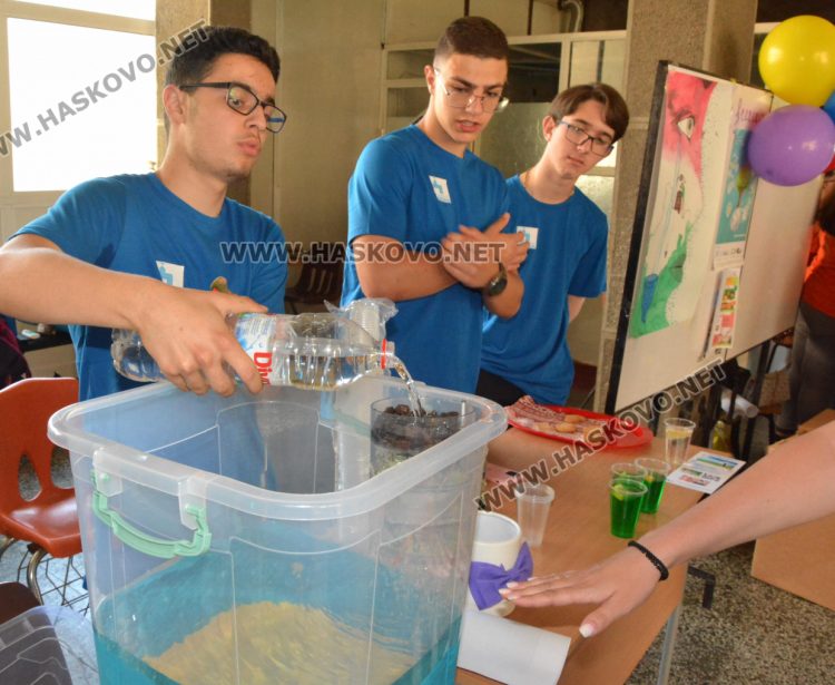 Ученици показаха проекти за решаване на екологични проблеми в Хасково