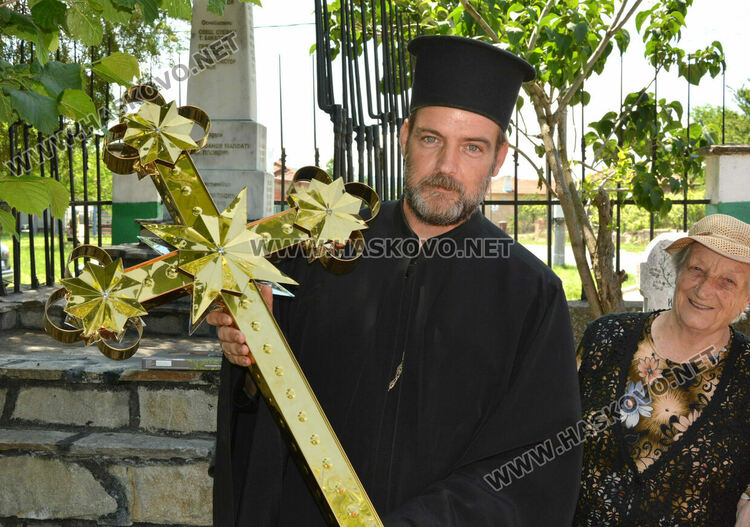 Църквата „Св. Иван Рилски“ в Конуш с нов купол и кръст