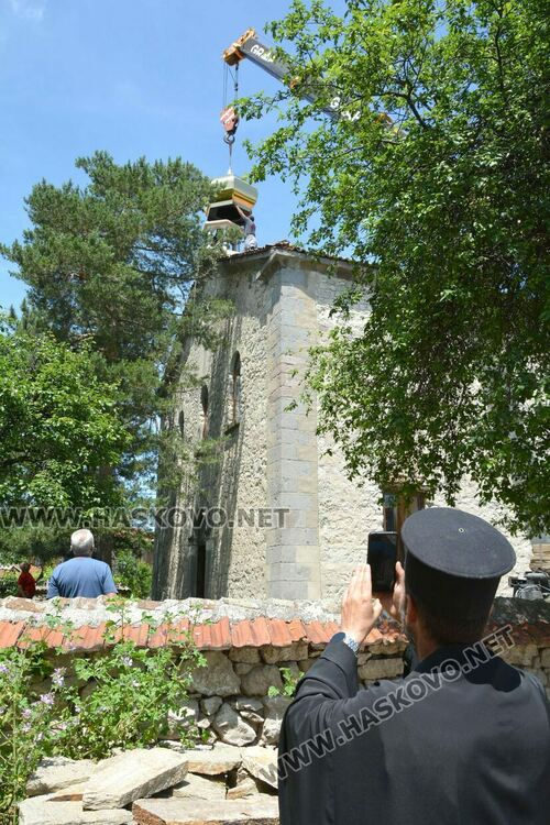 Църквата „Св. Иван Рилски“ в Конуш с нов купол и кръст