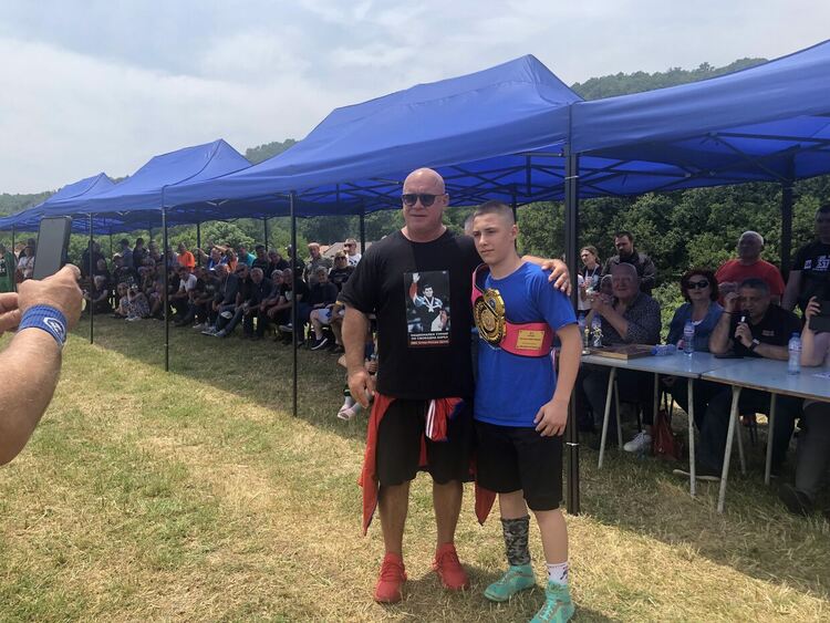 Георги Иванов със „Златна огърлица“ от турнира по борба край Тополовград