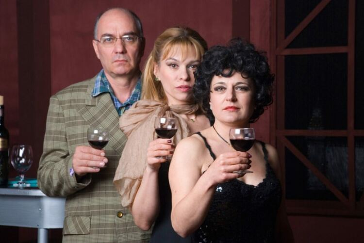 Сливенският театър представя романтичната комедия „Особености на руската любов“ в Радомир