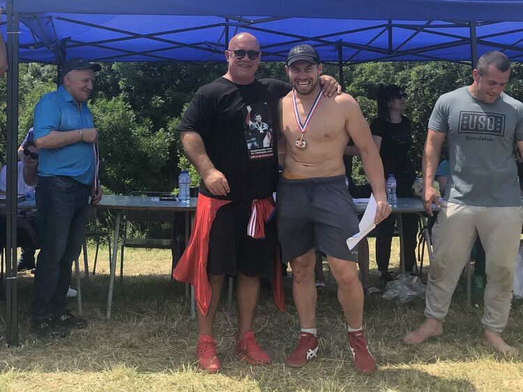 Георги Иванов със „Златна огърлица“ от турнира по борба край Тополовград