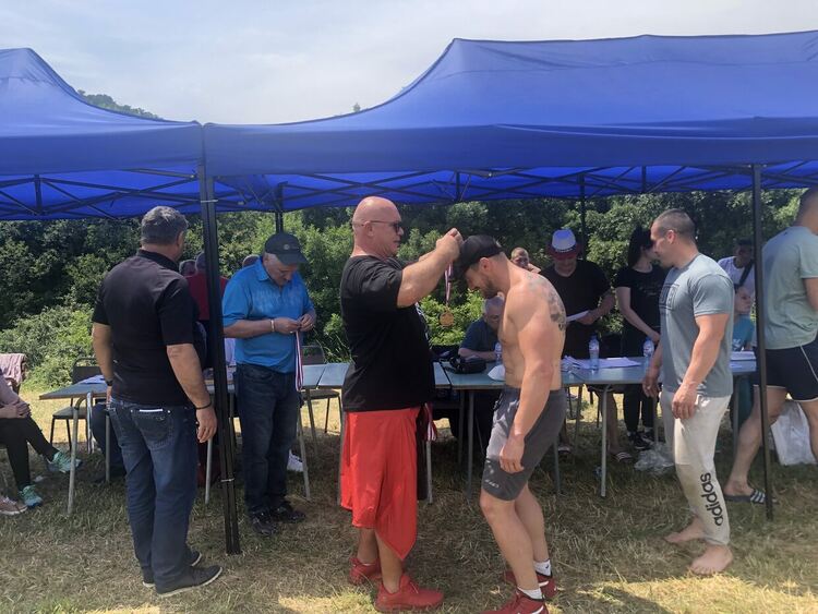 Георги Иванов със „Златна огърлица“ от турнира по борба край Тополовград