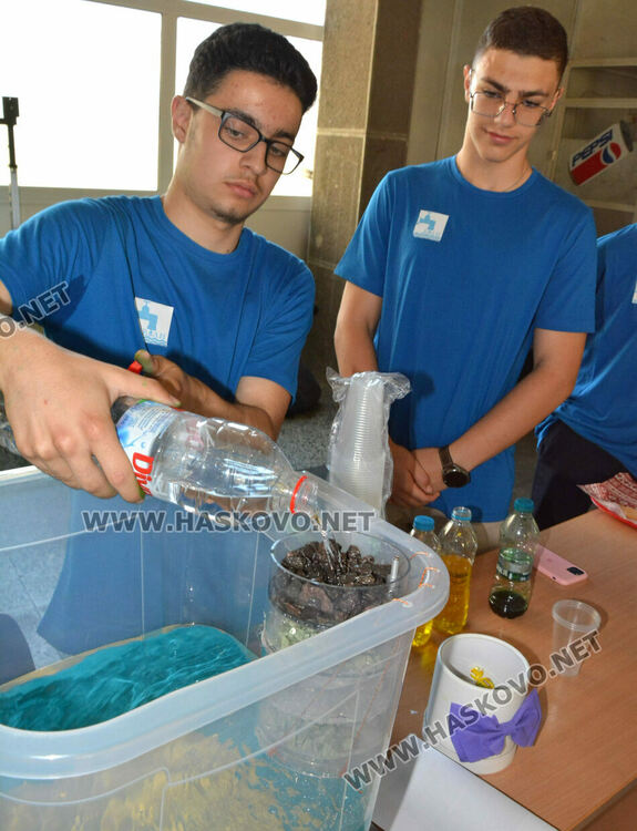 Ученици показаха проекти за решаване на екологични проблеми в Хасково