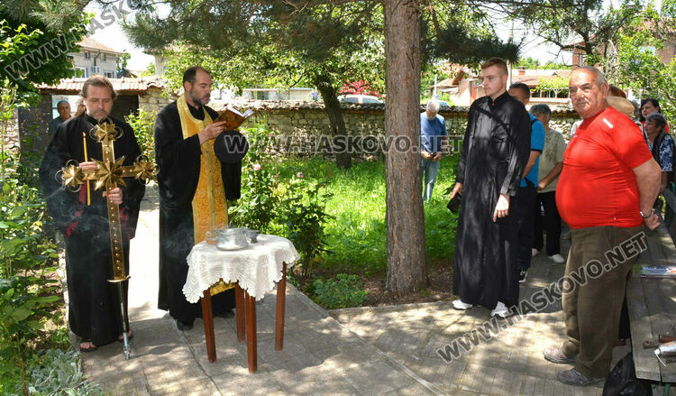 Църквата „Св. Иван Рилски“ в Конуш с нов купол и кръст