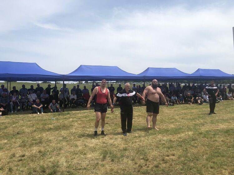 Георги Иванов със „Златна огърлица“ от турнира по борба край Тополовград