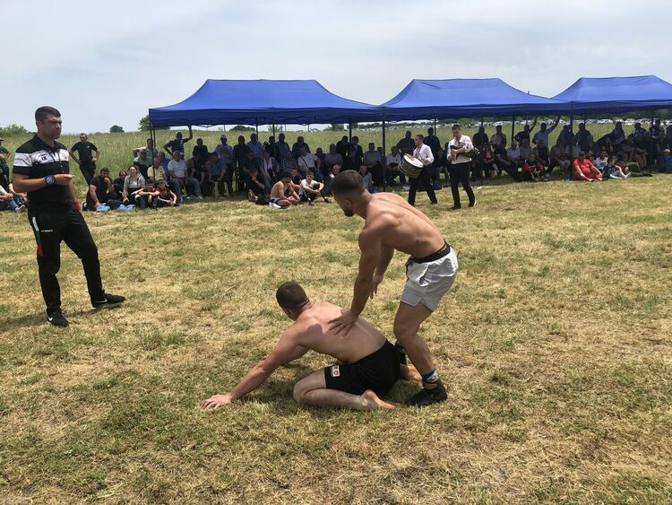 Георги Иванов със „Златна огърлица“ от турнира по борба край Тополовград