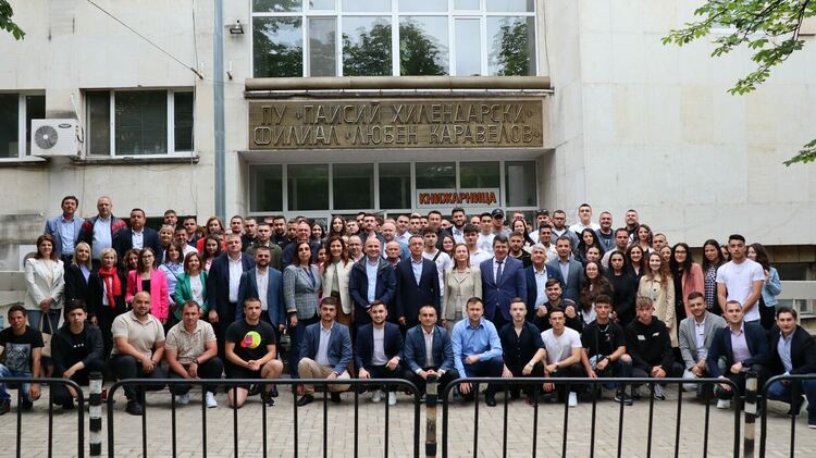 Семинарът „Изкуственият интелект и бъдещето на пазара на труда в Европа“ събра над 200 младежи в Кърджали