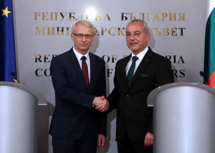 Служебното правителство предаде властта на новоизбрания редовен кабинет