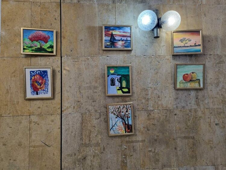 Над 80 творби представи изложбата "Изкуство без граници и възраст"