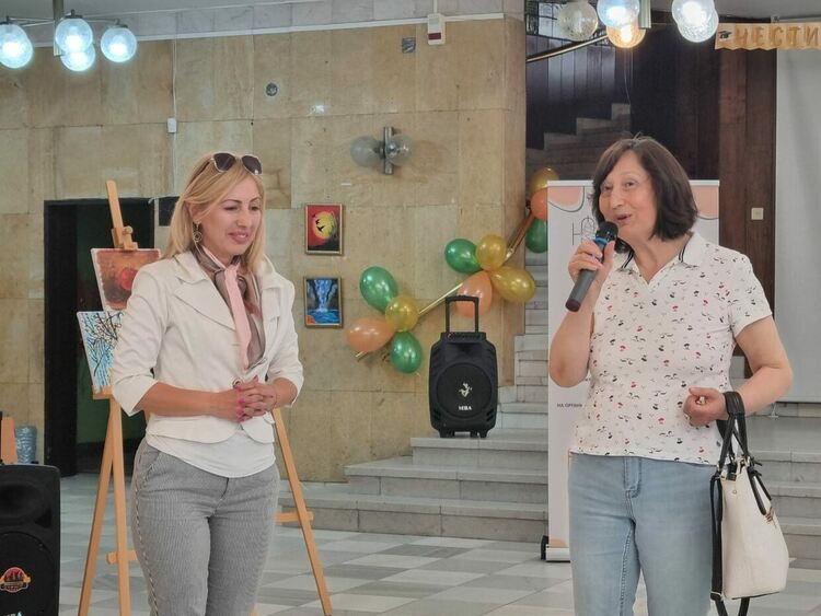 Над 80 творби представи изложбата "Изкуство без граници и възраст"