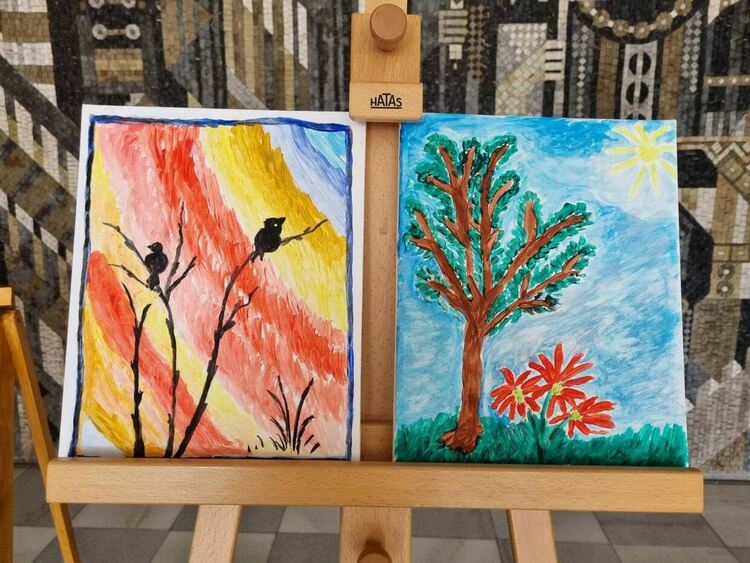 Над 80 творби представи изложбата "Изкуство без граници и възраст"