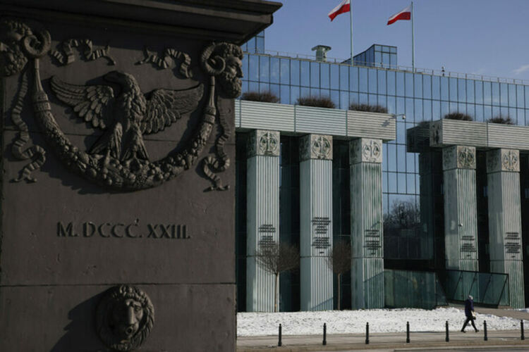 Нарастващото напрежение между Варшава и Брюксел по темата за върховенството на закона - коментари в западни издания