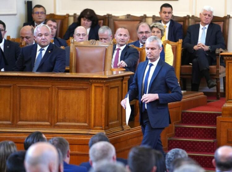 Костадин Костадинов: Ставаме свидетели на кадифен държавен преврат