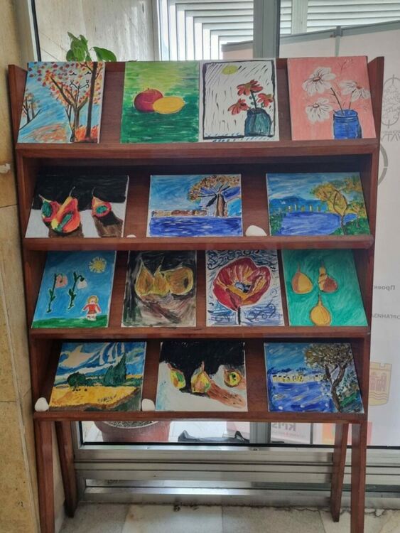 Над 80 творби представи изложбата "Изкуство без граници и възраст"