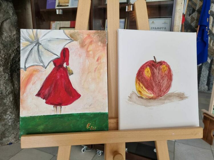 Над 80 творби представи изложбата "Изкуство без граници и възраст"
