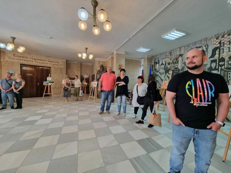 Над 80 творби представи изложбата "Изкуство без граници и възраст"