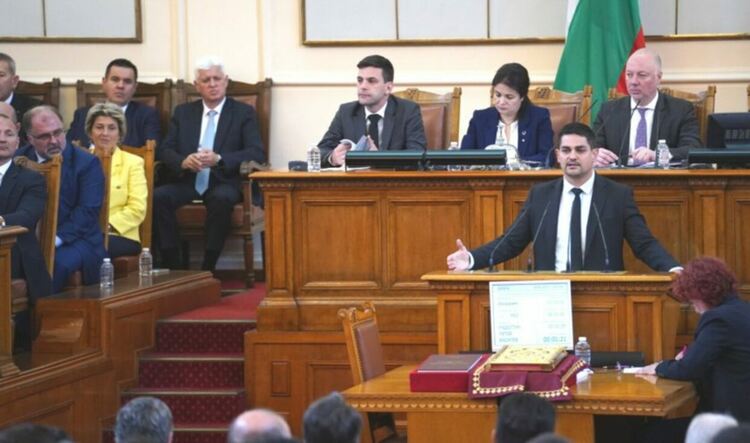 Радостин Василев: Ще гласувам против един от най-срамните кабинети в историята ни