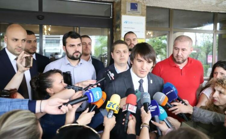 Даниел Александров от ГЕРБ отрече обвиненията в блудство. В основата им стоял разводът му