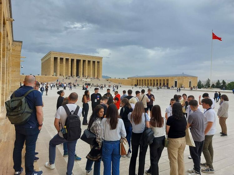 Ученици от Хасково обсъдиха тормоза в училище на международна среща в Турция 