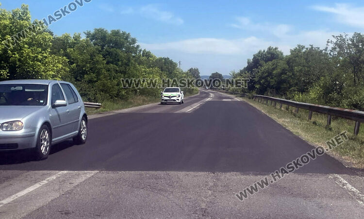 Ремонтират пътя на изхода на Хасково към Харманли
