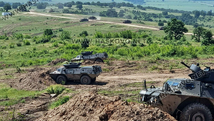 Приключиха тактическите учения с бойни стрелби на полигон „Корен“