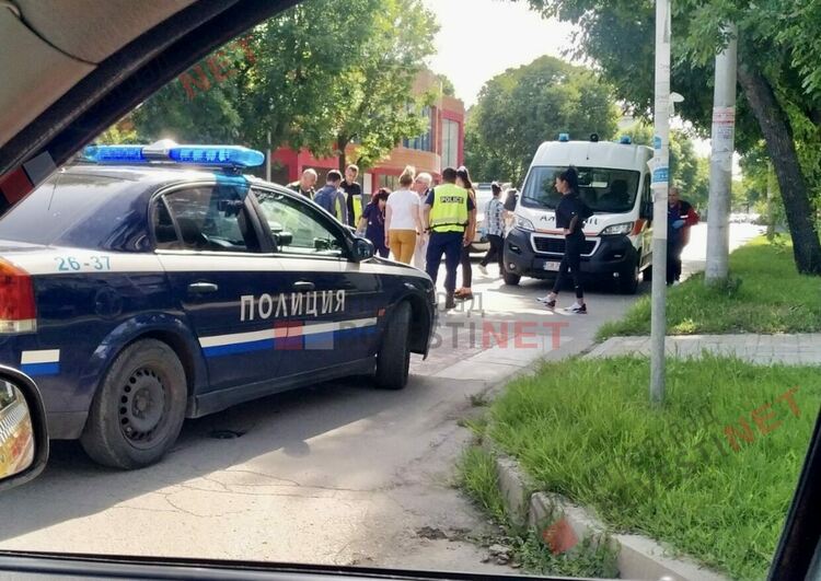 Водач блъсна мъж на пешеходна пътека