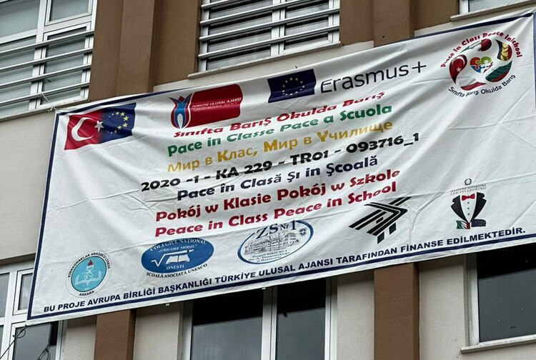 Ученици от Хасково обсъдиха тормоза в училище на международна среща в Турция 