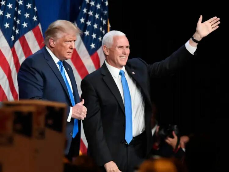 Бившият вицепрезидент на Тръмп става негов конкурент на първичните избори, пишат западни медии