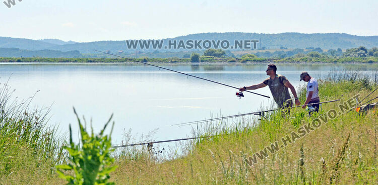 Въдичари в надпревара с шарани след земетресението на турнира по спортен риболов край Горски извор