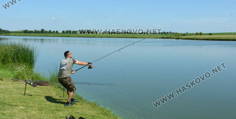 Въдичари в надпревара с шарани след земетресението на турнира по спортен риболов край Горски извор