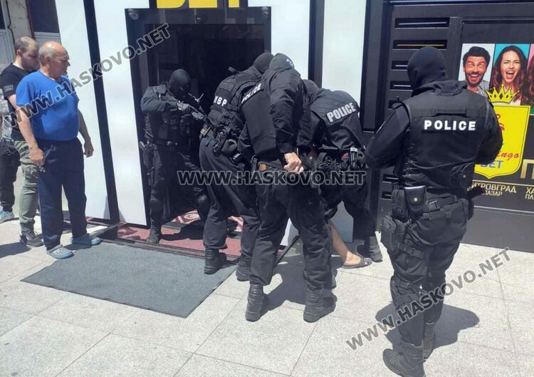 Екшън в центъра на Хасково: арест за мъж, ограбил бившата си