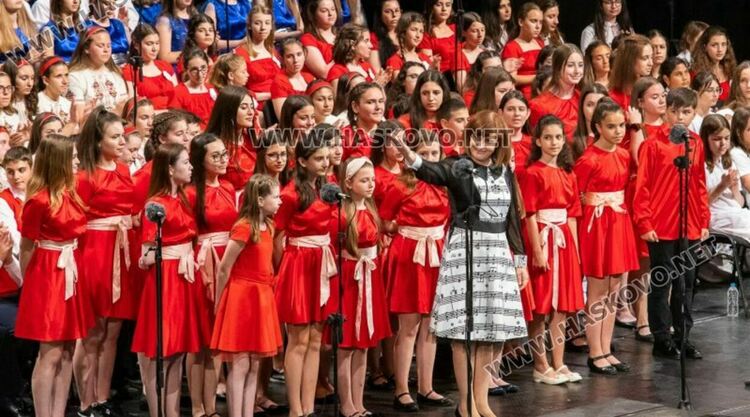 Хор "Орфей" завършва успешна творческа година с концерт на открито