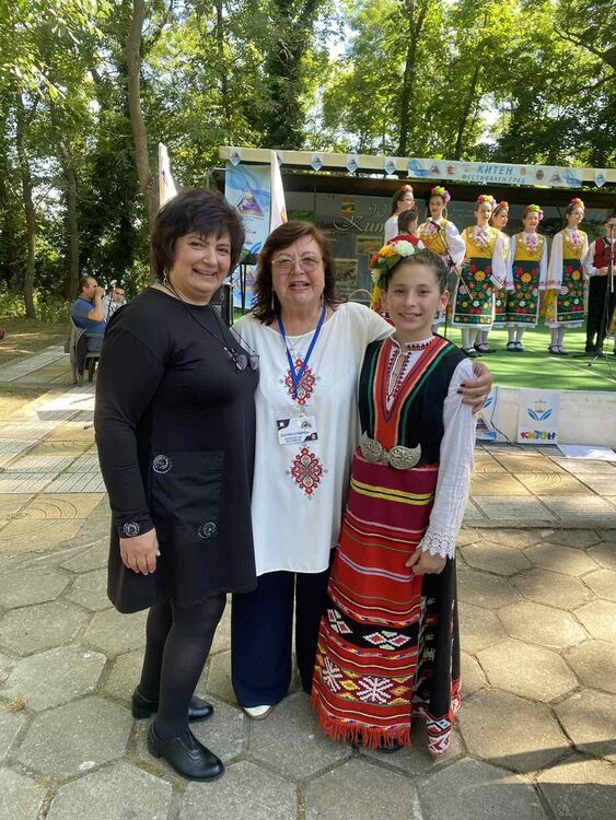 10 златни медала за талантите на „Зора-Зорничка“ от фолклорен фестивал