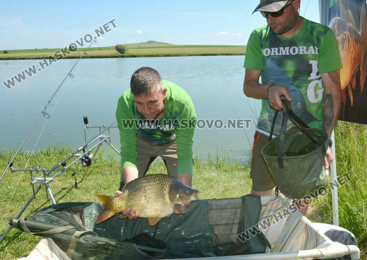 Въдичари в надпревара с шарани след земетресението на турнира по спортен риболов край Горски извор