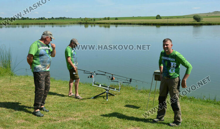 Въдичари в надпревара с шарани след земетресението на турнира по спортен риболов край Горски извор