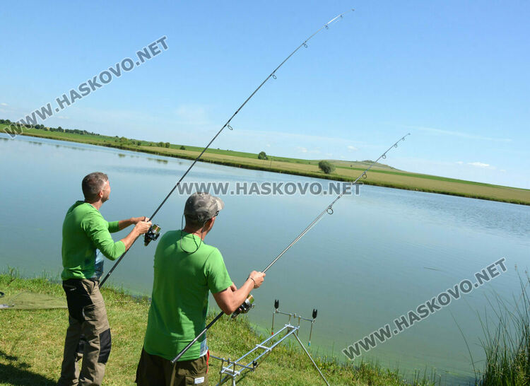 Въдичари в надпревара с шарани след земетресението на турнира по спортен риболов край Горски извор