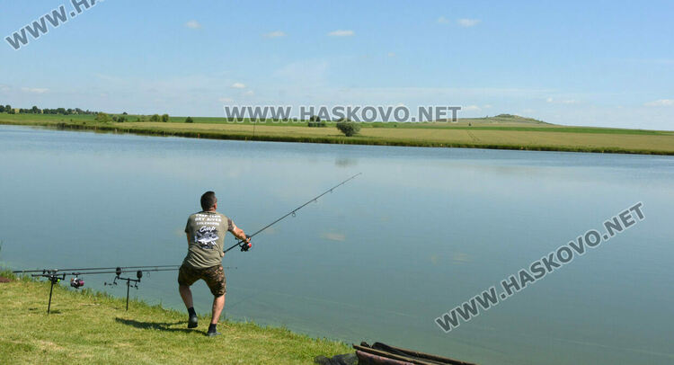 Въдичари в надпревара с шарани след земетресението на турнира по спортен риболов край Горски извор